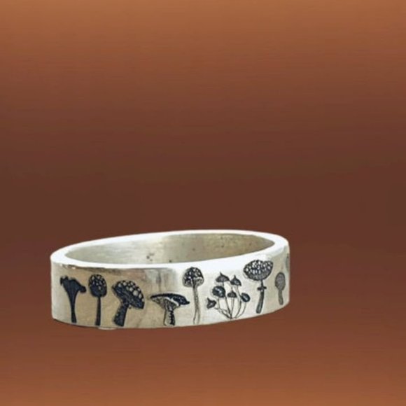 Mushrooms Flower Engraved Silver Ring - Picture 6 of 7